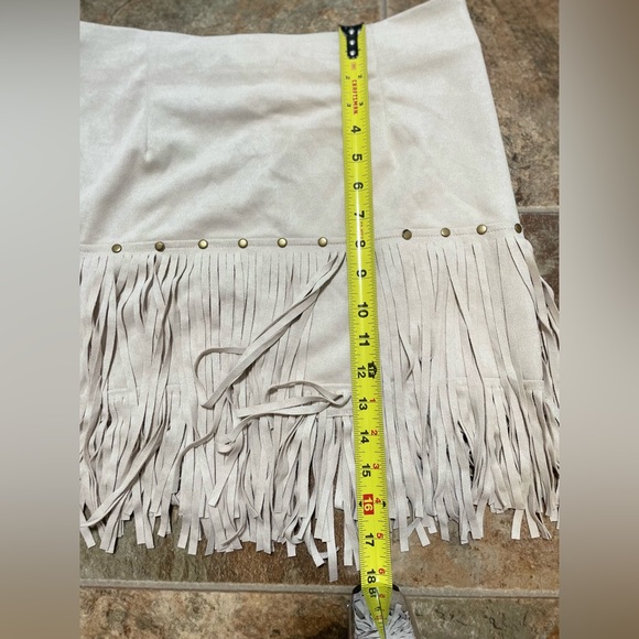 Fornia Western Fringe Cowgirl Faux Suede Studded Mini Skirt Tan Nude Womens L - Picture 8 of 8